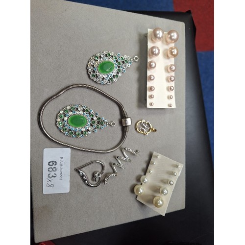 683 - Fashion and Vintage Jewellery x8 Boxed To Include Earrings, Pendants and Bracelets