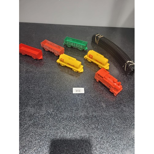 913 - Vintage Toy Wind Up Train Set