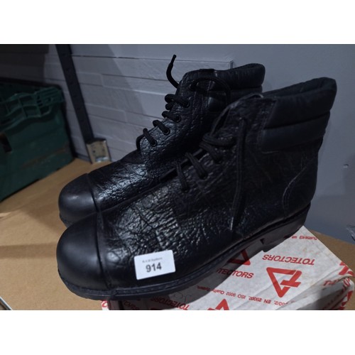 914 - New In The Box Toetectors Black Boots Size 11