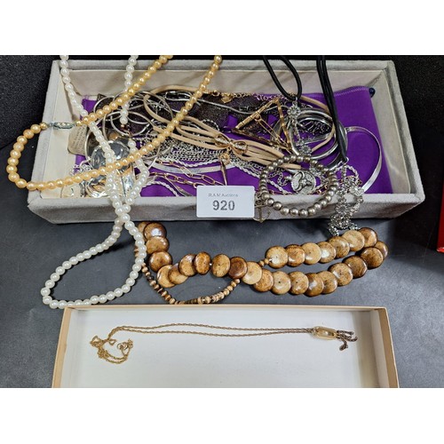 920 - Tray of Fashion and Vintage Jewellery To Include Necklaces and Pendants