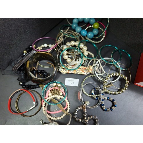 921 - Fashion and Vintage Bangles and Bracelets x40+