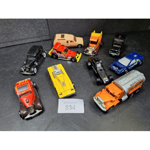 934 - Box of 25+ Matchbox and Hotwheels Vans and Cars