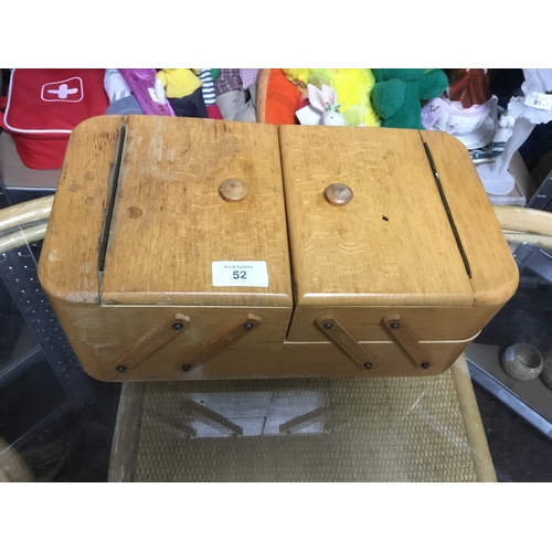 52 - Vintage sewing box cantilever