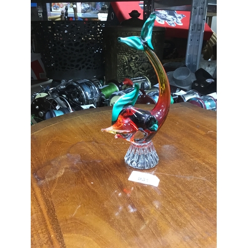 931 - Vintage Murano fish 7” to 8” red/green/clear