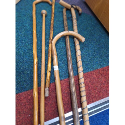 301 - Group of vintage wood + bamboo sticks x 6