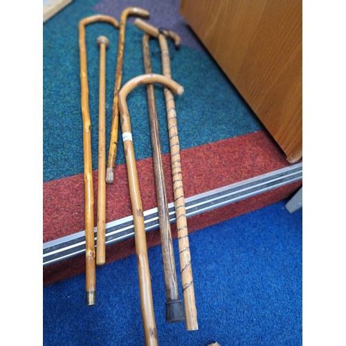 301 - Group of vintage wood + bamboo sticks x 6