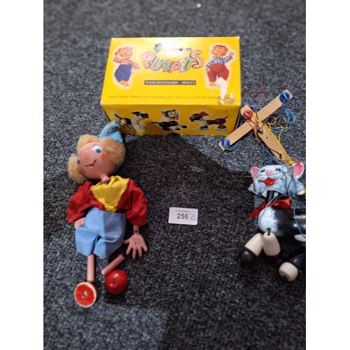 256 - Boxed Vintage Pelham Puppets x2 (one needs a leg repair)