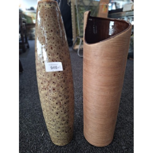 946 - Retro Style Vases x2