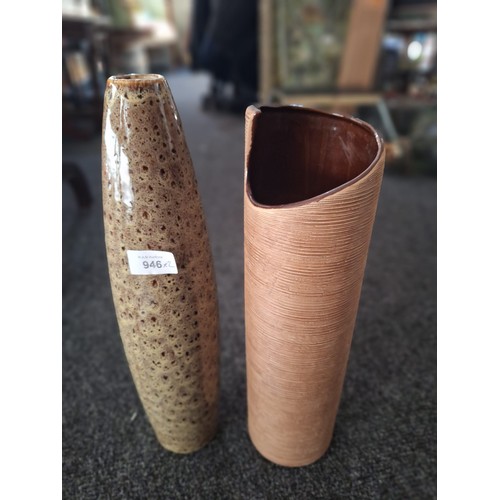 946 - Retro Style Vases x2