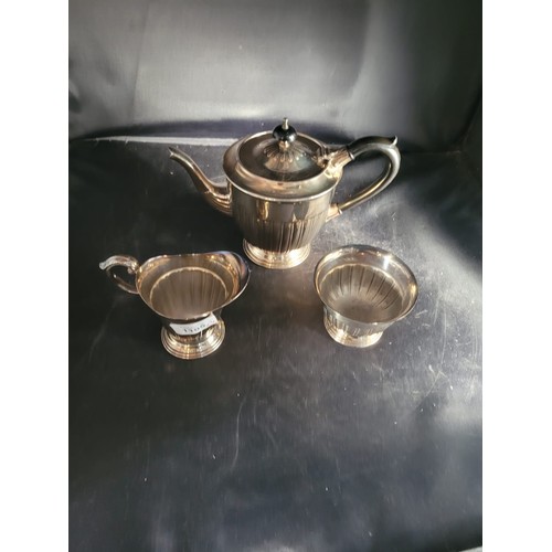 1105 - Vintage Coffe/Tea Pot, Milk Jug and Sugar Bowl