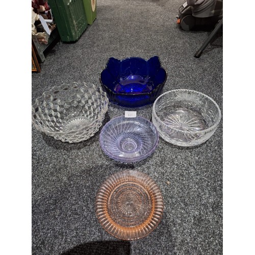 937 - Crystal and Glass Ware x5 To Include Crystal Bowls x2, Blue Glass Bowl, Blue Dish and a Pink Tray