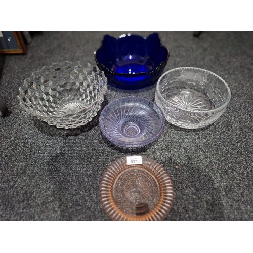 937 - Crystal and Glass Ware x5 To Include Crystal Bowls x2, Blue Glass Bowl, Blue Dish and a Pink Tray