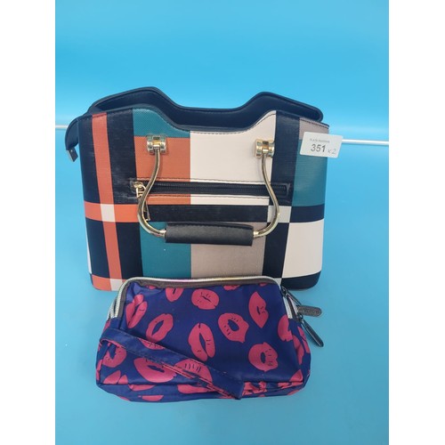 351 - Danbaoly Retro Style New Bag With Straps and a Mudanzhiliam Make Up Bag