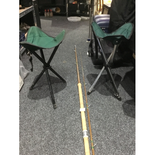 35 - Course Rod and 2 Stools