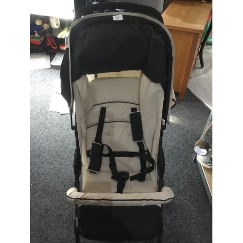 67 - Hauck Pushchair and Rain Cover in Excellent Condition