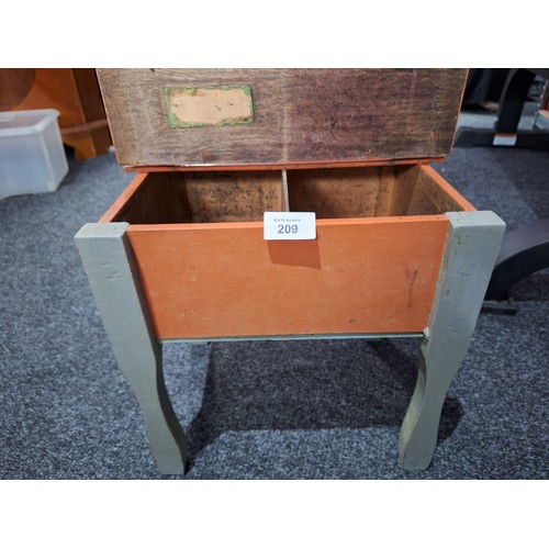 209 - Childs/Dolls Vintage Desk (Old)