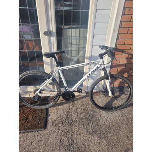 571 - FXT 300 Cross White 21 Speed Adult Bike