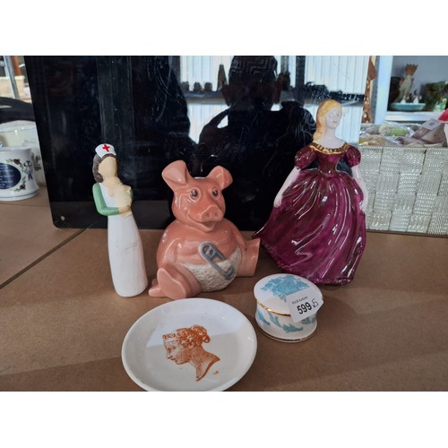 599 - Ceramics x5 To Include Natwest Baby Pig, Figurine, Buckingham Palace Pot, Aurora Figure and a Dish