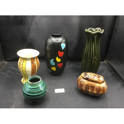 227 - Vases x4 and a Lidded Pot