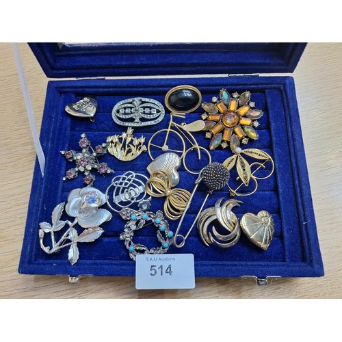 514 - Pad of 15 Fashion and Vintage Brooches