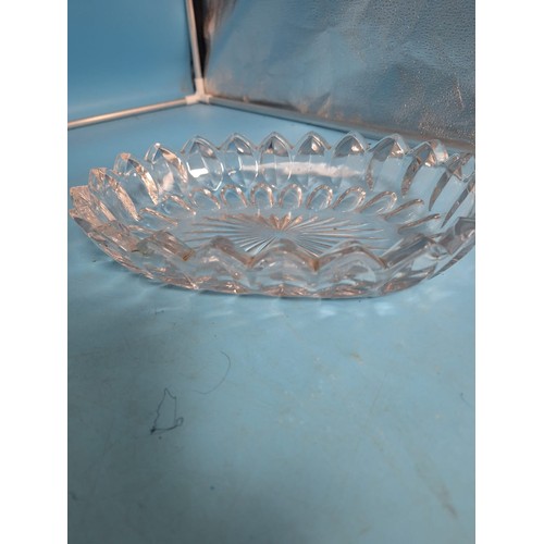 618 - Vintage/Retro Glass Items x3