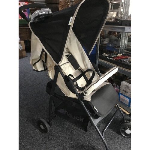 67 - Hauck Pushchair and Rain Cover in Excellent Condition