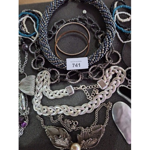 741 - Pad of Vintage and Fashion Jewellery To Include Heavy Necklace, Bracelets, Chains and Pendants