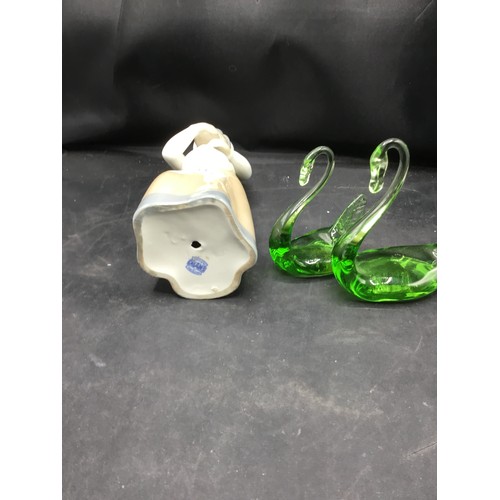 134 - Cascades Figurine Of a Lady With Bread and 2 Murano Style Green Swans