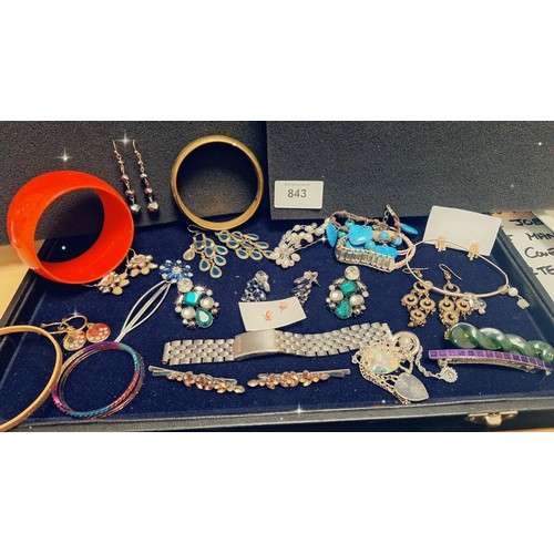 843 - Pad of Fashion and Vintage Jewellery To Include Earrings, Bangles, Clips Etc