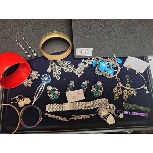 843 - Pad of Fashion and Vintage Jewellery To Include Earrings, Bangles, Clips Etc