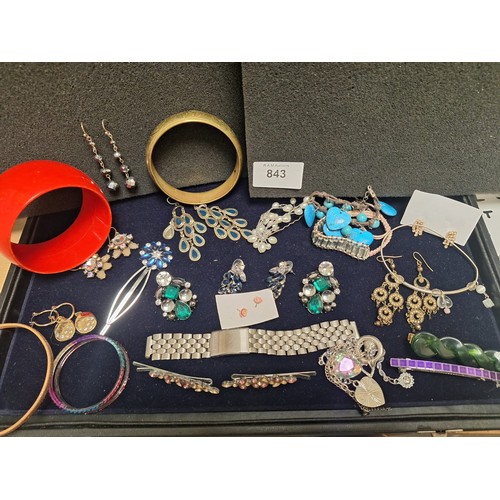 843 - Pad of Fashion and Vintage Jewellery To Include Earrings, Bangles, Clips Etc