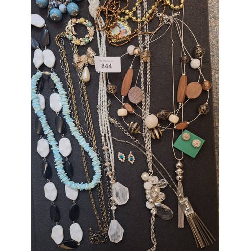 844 - Pad of Fashion and Vintage Jewellery To Include Necklaces, Bracelets, Brooches and Earrings (pad not... 