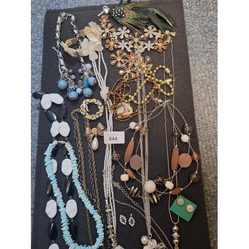 844 - Pad of Fashion and Vintage Jewellery To Include Necklaces, Bracelets, Brooches and Earrings (pad not... 