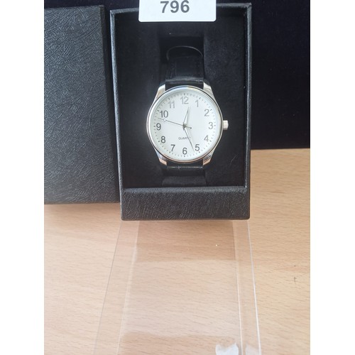 796 - Boxed New Quartz Fashion Watch With a Leather Strap