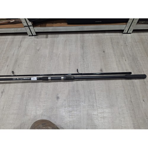 520 - 12ft Carp rod and a Keanets 2 Piece Carp Rod