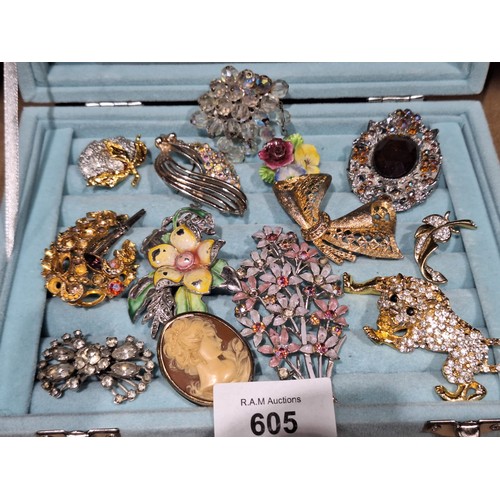 605 - Pad of 12 Fashion and Vintage Brooches (pad not included)