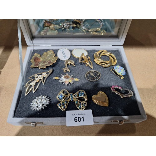 601 - Pad of 14 Fashion and Vintage Brooches Etc (pad not included)