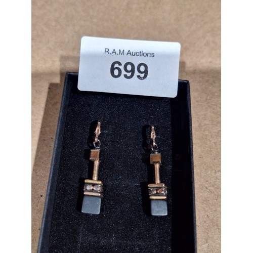 Lot 699       