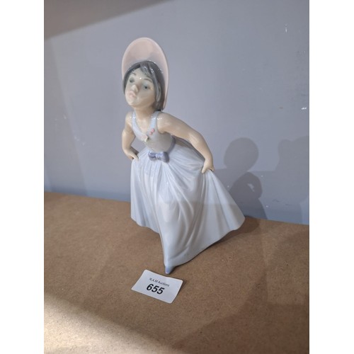 655 - Rare Lladro Lady Holding a Skirt