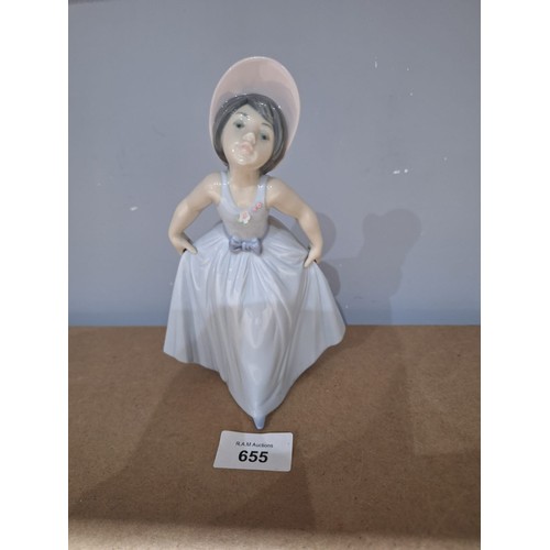 655 - Rare Lladro Lady Holding a Skirt