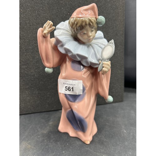 Lot 561       
