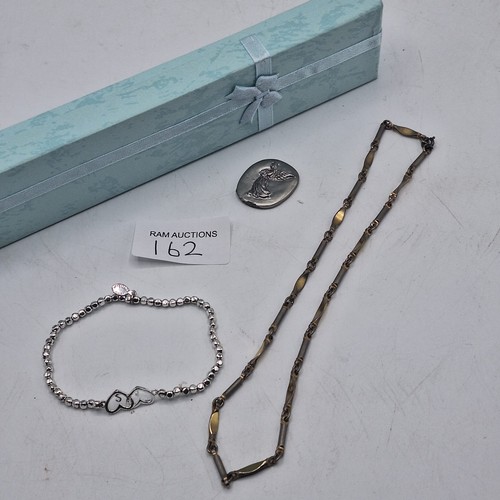 162 - BOXED VINTAGE NECKLACE, BRACELET AND PEACE TOKEN