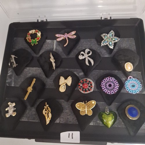 11 - Tray Of Assorted Brooches