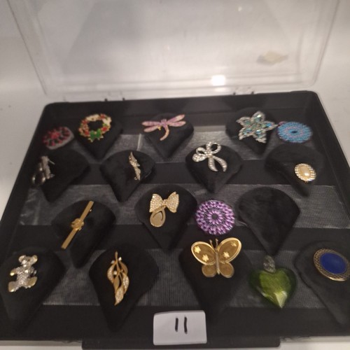11 - Tray Of Assorted Brooches