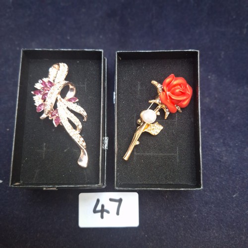 47 - Boxed Fashion and Vintage Brooches x2