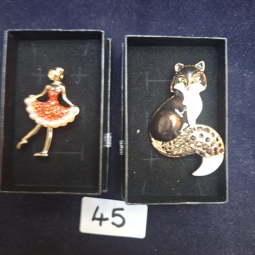 45 - Boxed Fashion and Vintage Brooches x2