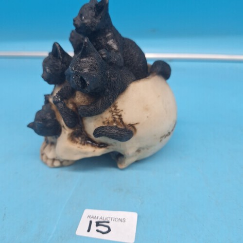 15 - Cranial Litter Skull Figure