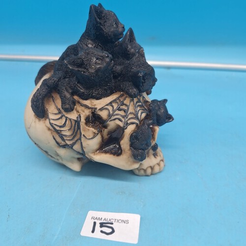 15 - Cranial Litter Skull Figure