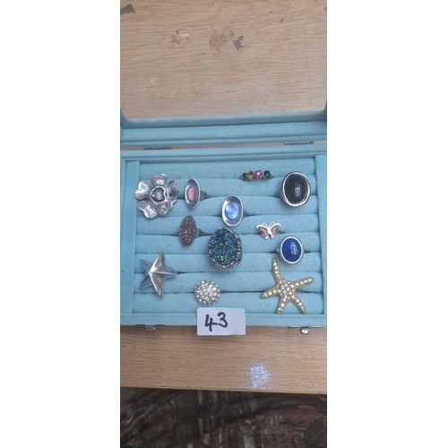 43 - Tray Of Fashion and Vintage Rings