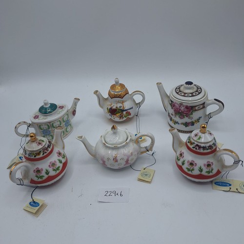 229 - Collectable Miniature Teapots x6